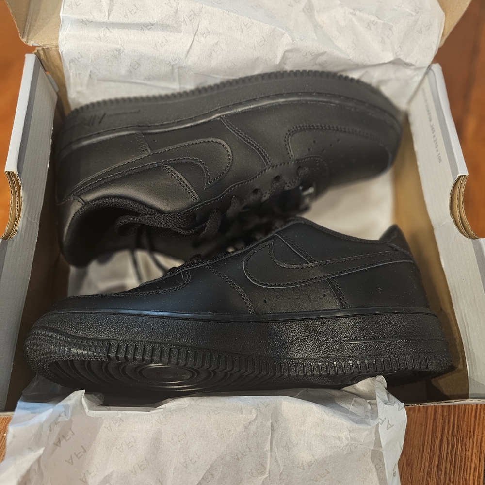 NWT Youth Nike Sneakers